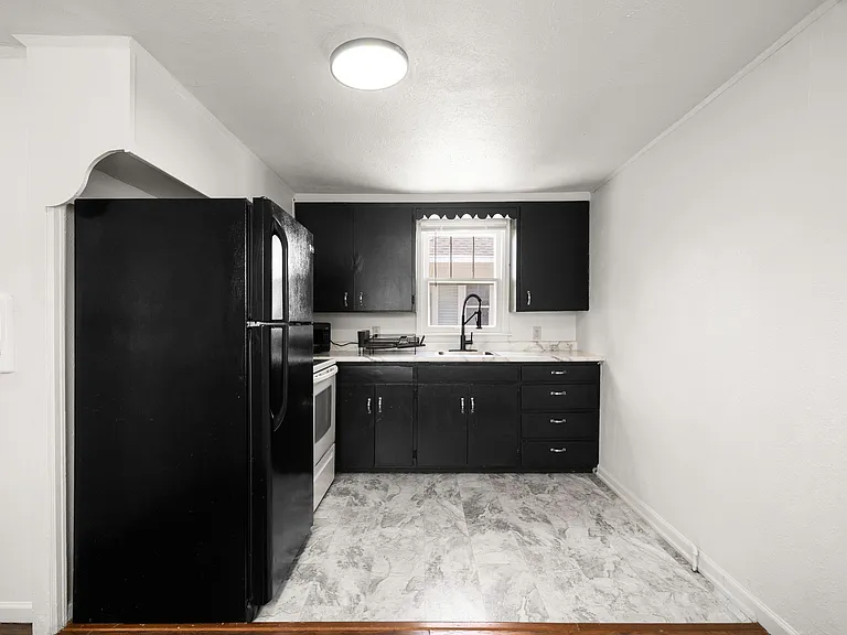 807 S Main Ave #6 — Photo 6