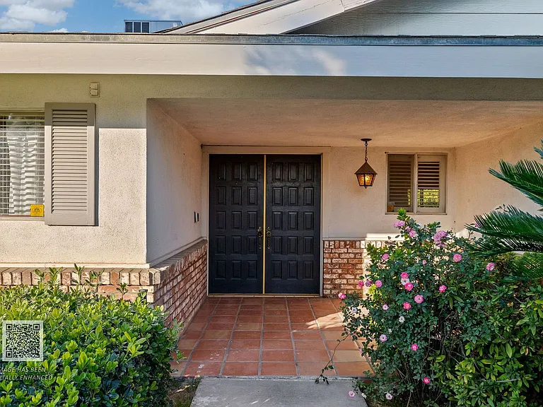 6412 Manchester Ln — Photo 2