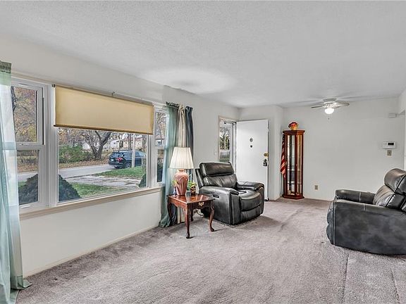 3rd image of 11020 Cambridge Ave