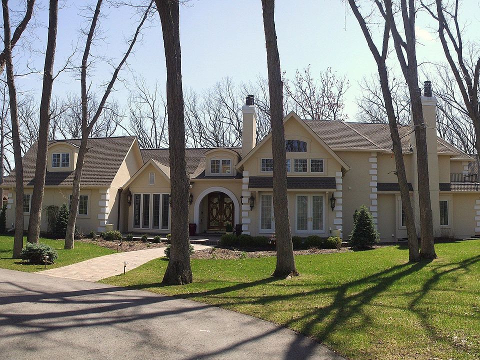 1st image of 1655 Woods Way