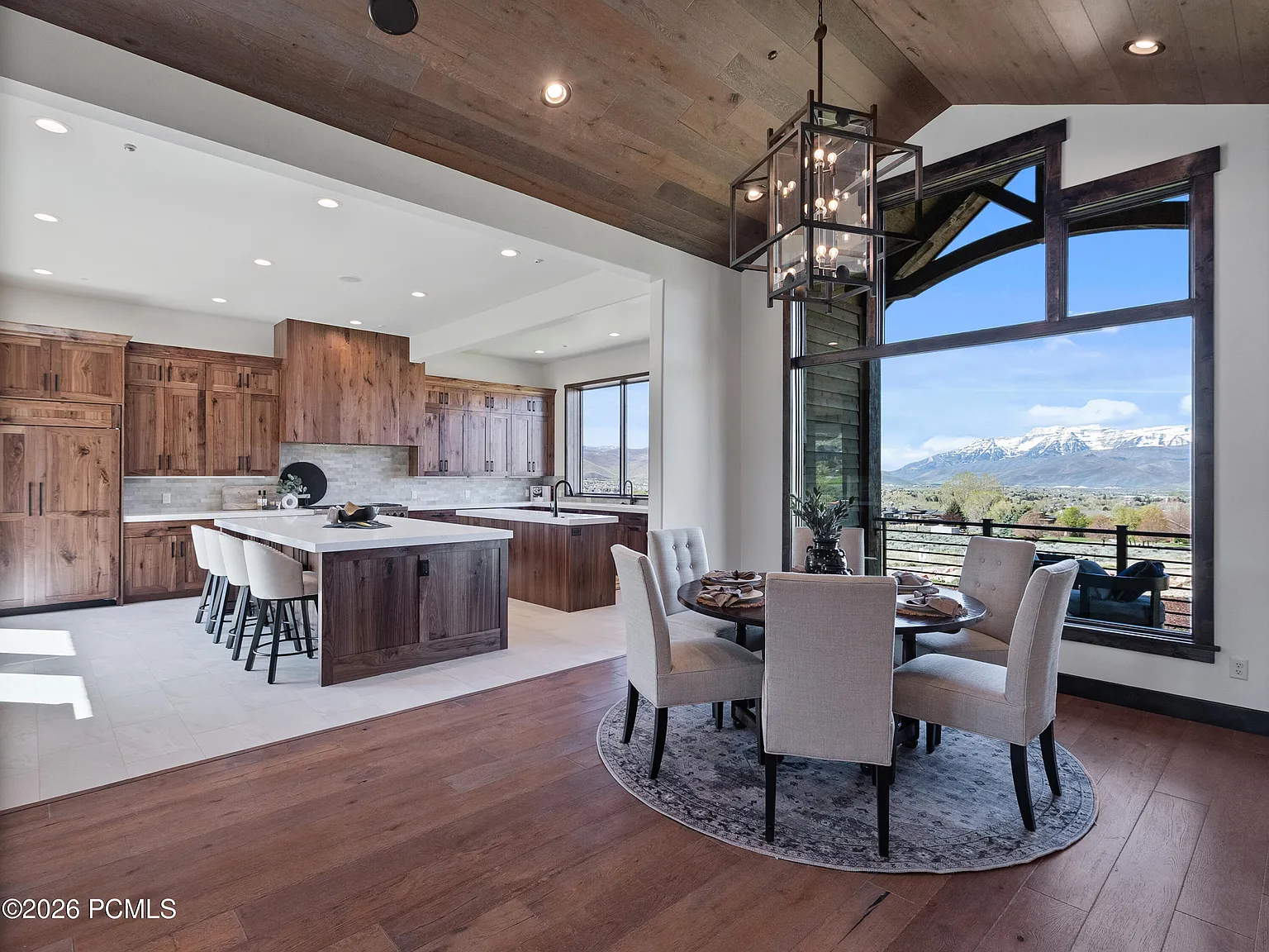 4 bed, 5.0 bath, 6400 sqft, $15,000 — Photo 4