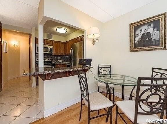 5th image of 142 Main St APT 2B