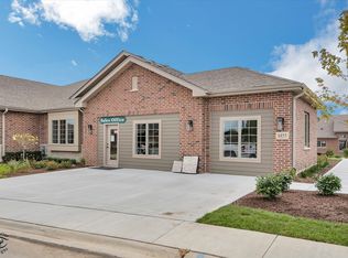 8855 Milwaukee Breakwater Dr, Frankfort, IL 60423