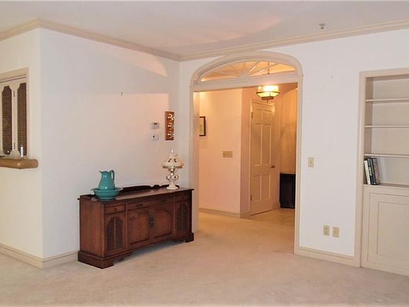 3rd image of 275 Park Ave