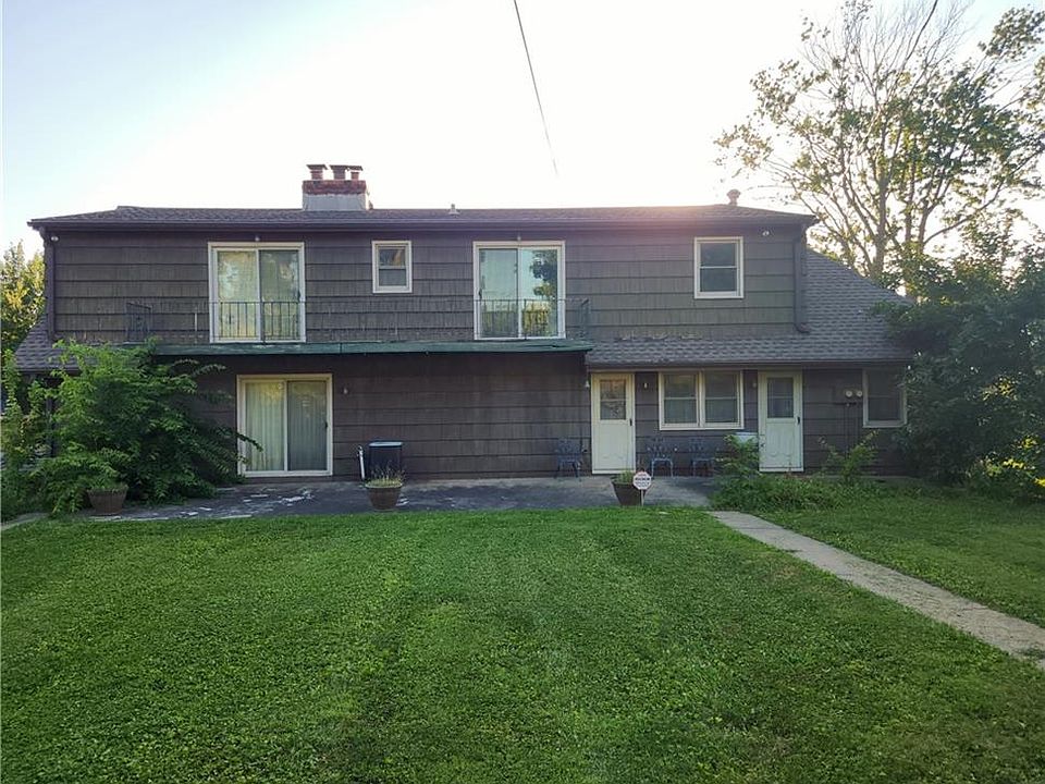 2nd image of 809 N Spring St