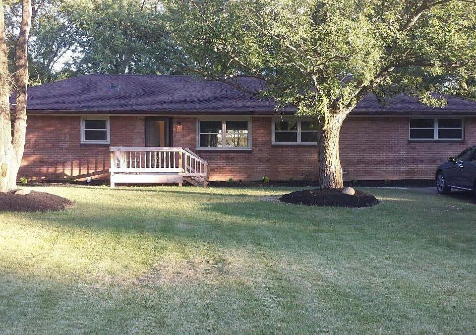 Large front yard with great shade trees