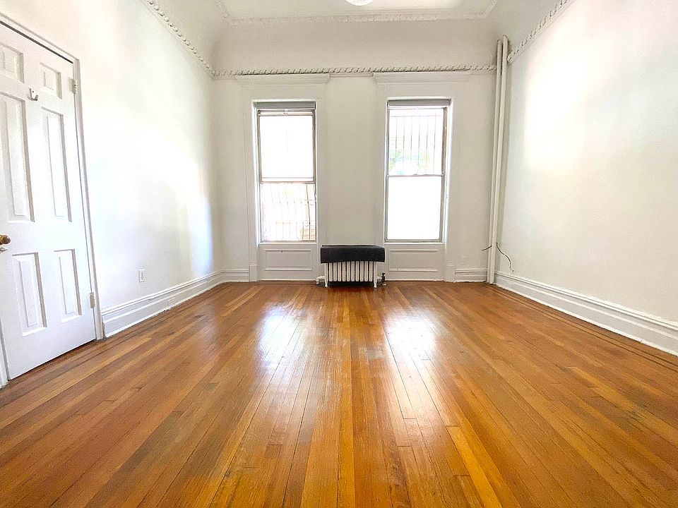 1st image of 324 Park Pl APT 1