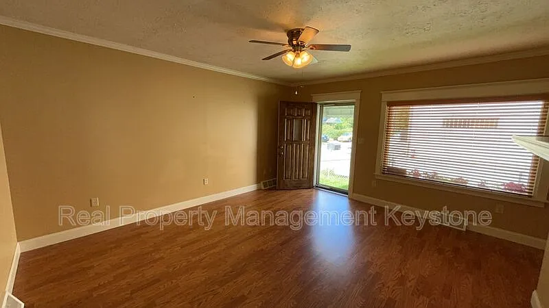 2 bed, 1.0 bath, 1544 sqft, $1,400 — Photo 2