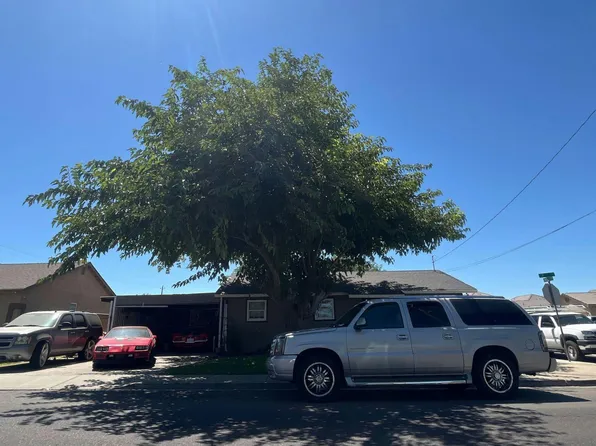 1008 F St, Livingston, CA 95334