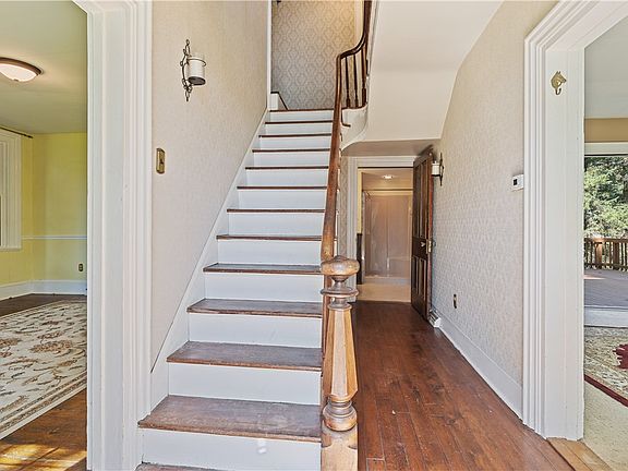 4th image of 1779 Sample Rd