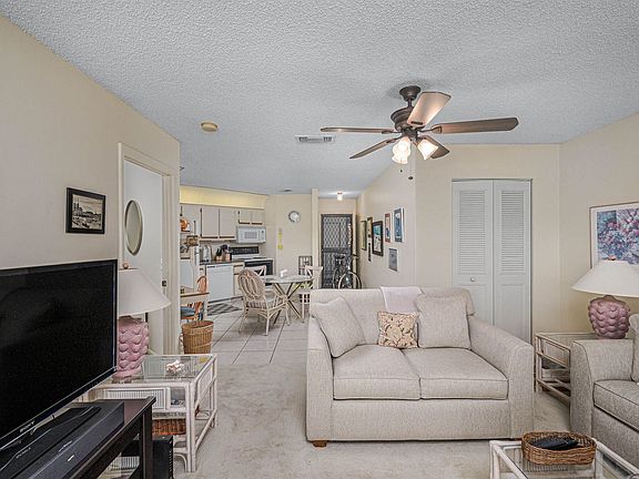 4th image of 2013 NE Collins Cir APT 4-100