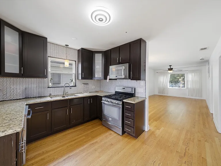 2231 N 75th Ave — Photo 12