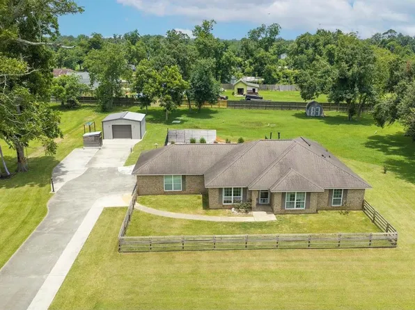 6626 Gaffney Dr, Jones Creek, TX 77541