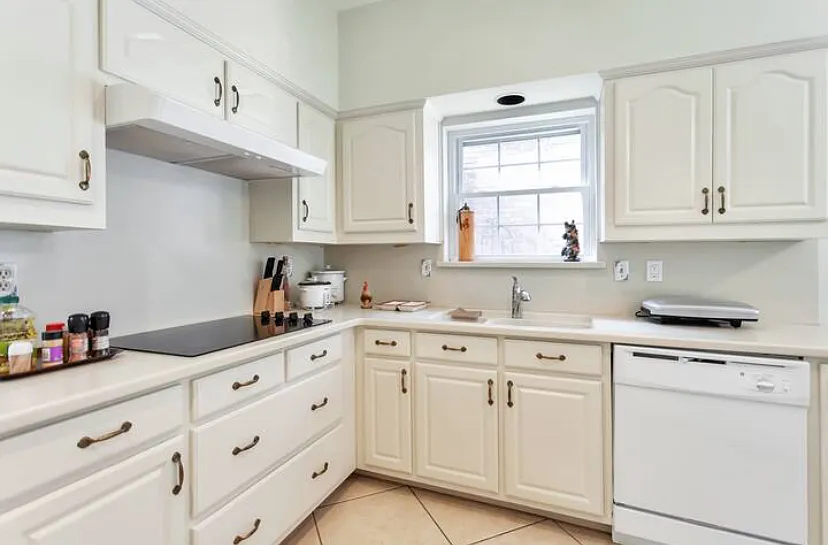 3 bed, 2.5 bath, 1797 sqft, $900 — Photo 2