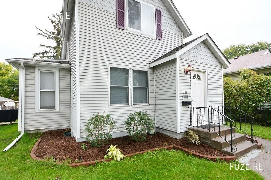 3 Bed 1.5 Bath Single Family Home in St. Pau — Photo 1