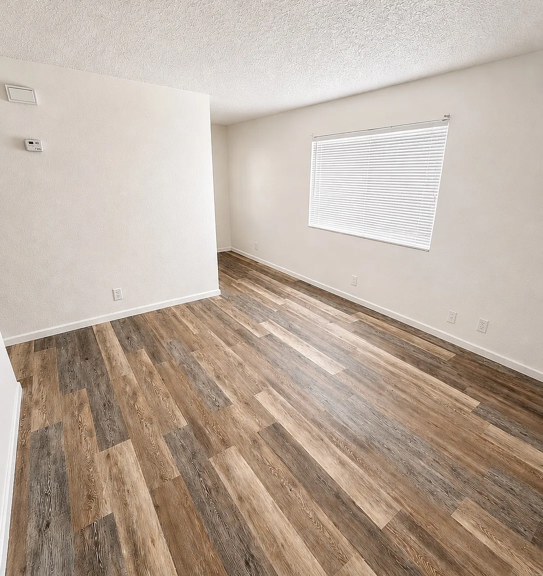 2 bed, 700 sqft, $1,600 — Photo 2