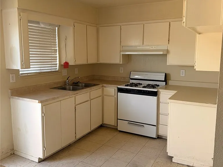 318 Gemini St — Photo 2