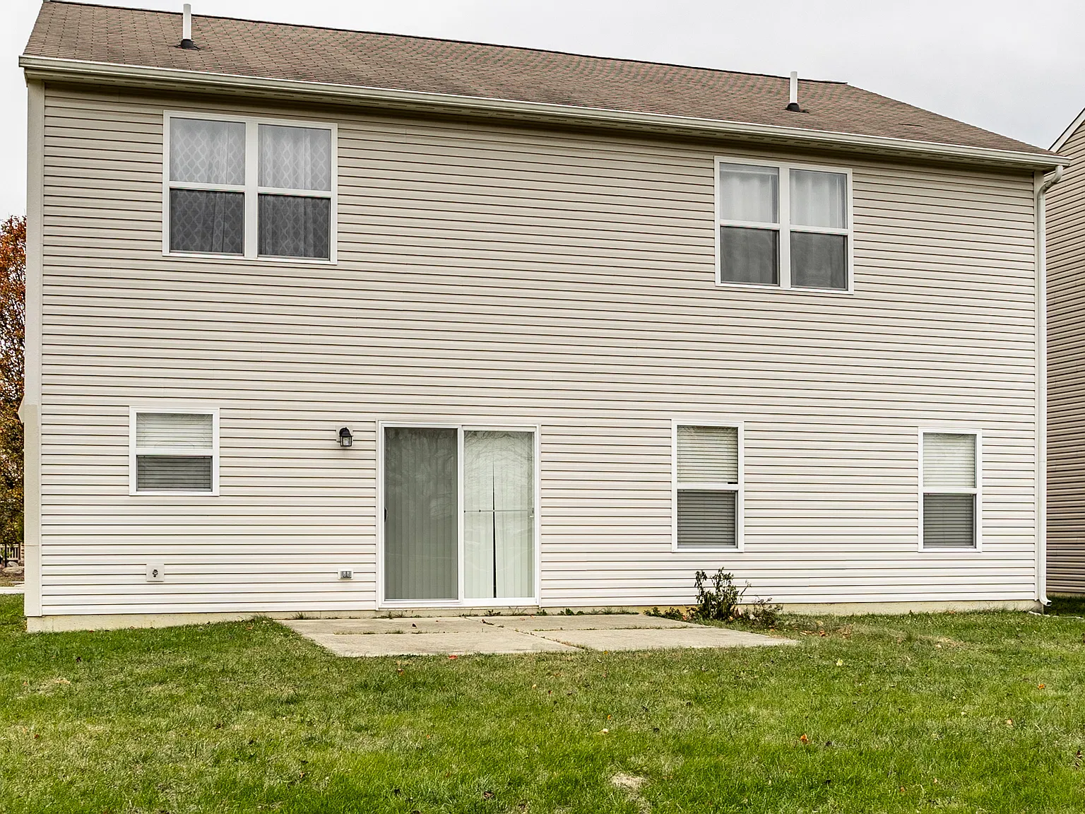 3 bed, 2.5 bath, 2280 sqft, $2,100 — Photo 3