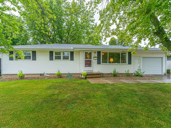 104 N 4th St, Roanoke, IL 61561