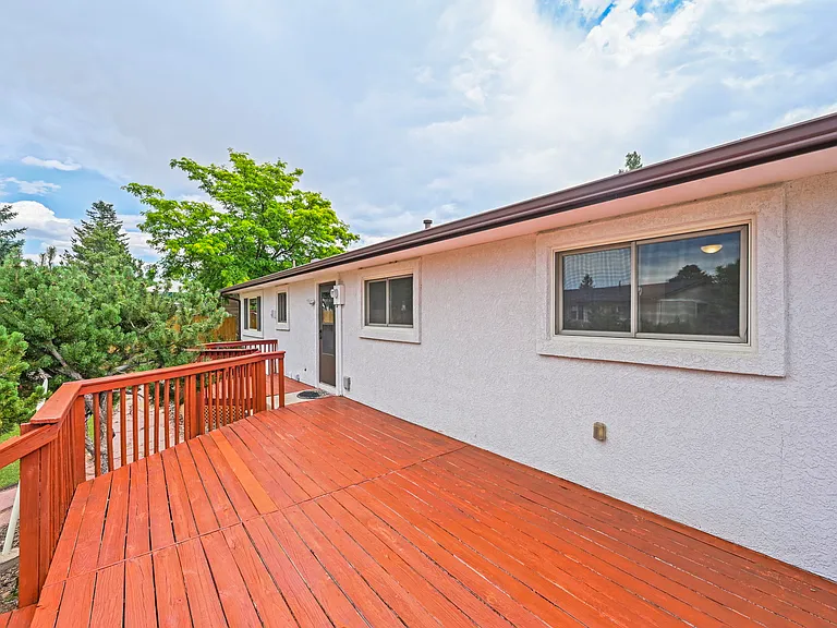 3018 Roche Dr N — Photo 32