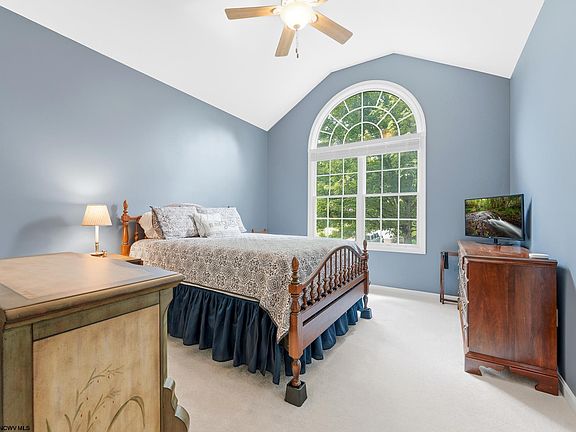 4th image of 413 Foxchase Way