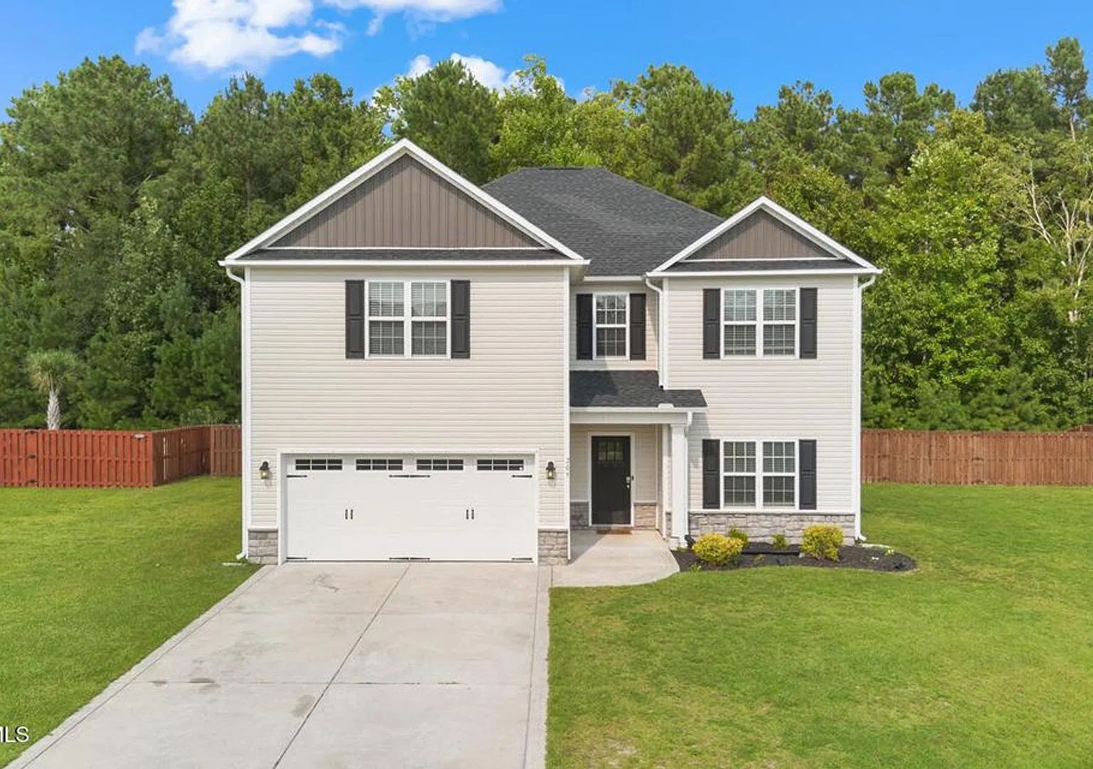 5 Bedroom Home in Jacksonville! — Photo 1