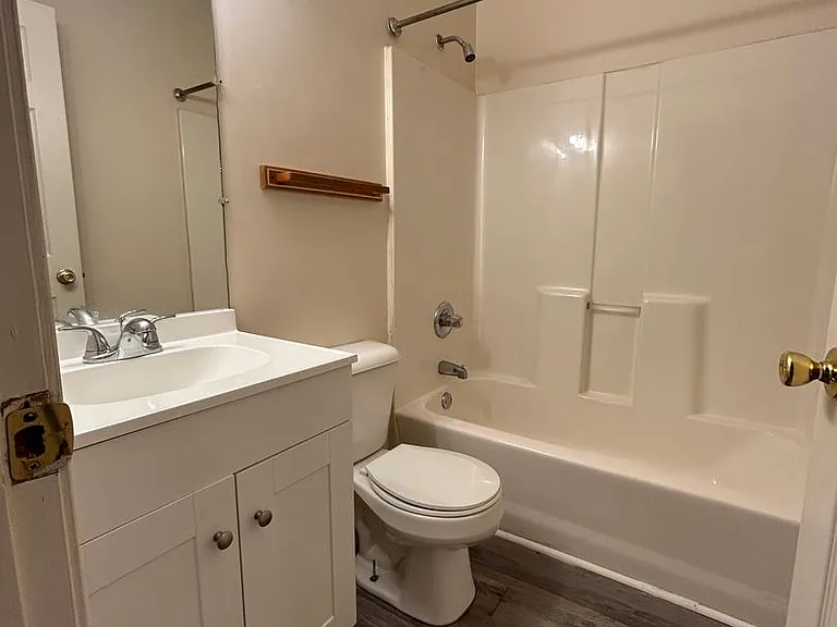 122 Madison Spgs — Photo 3