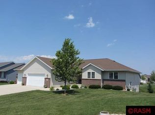 116 Callaway Ct, Mankato, MN 56001