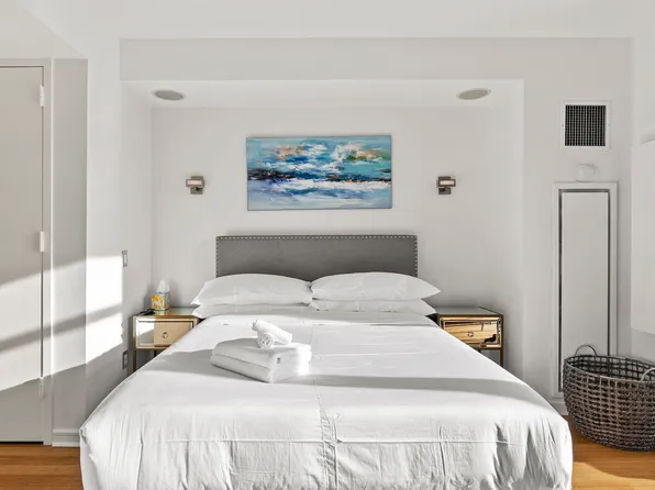 350 West 53rd Street image 16 of 33