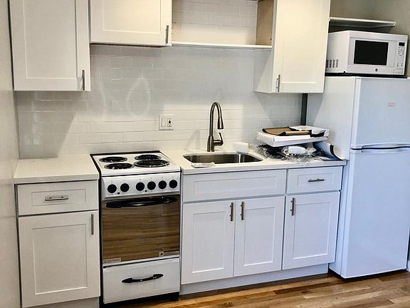 2nd image of 1618 Monroe Ave #B