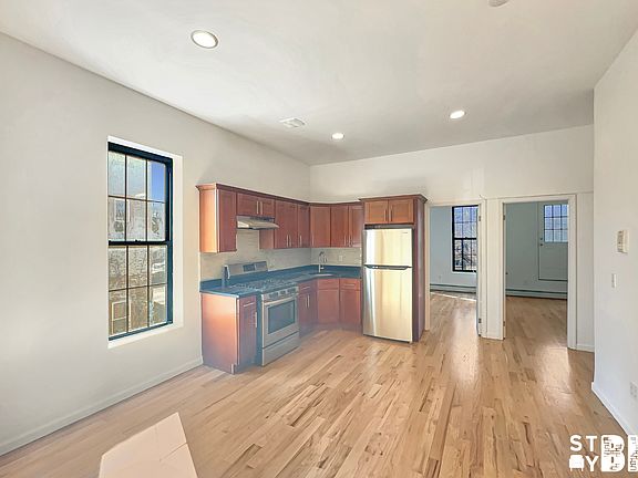 3rd image of 1243 Jefferson Ave #2