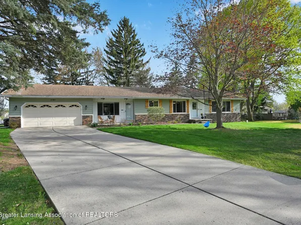 1101 Mora Cir, Dewitt, MI 48820