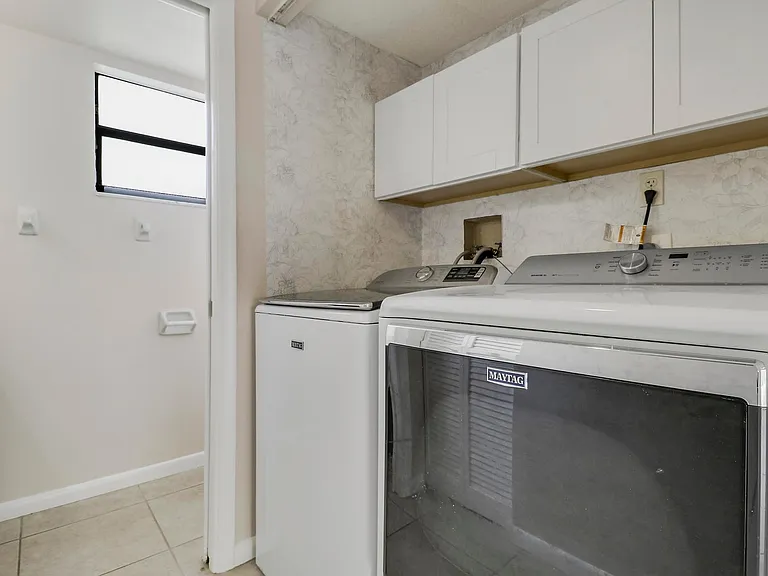 202 Lakewood Dr — Photo 6