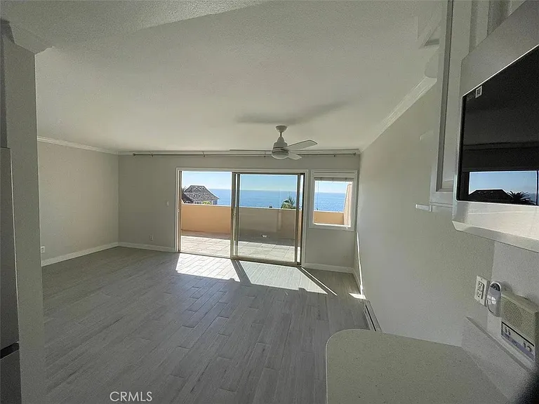 2037 S Coast Hwy #1 — Photo 2