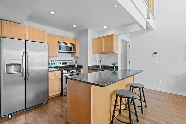 Sold by R New York | media 2
