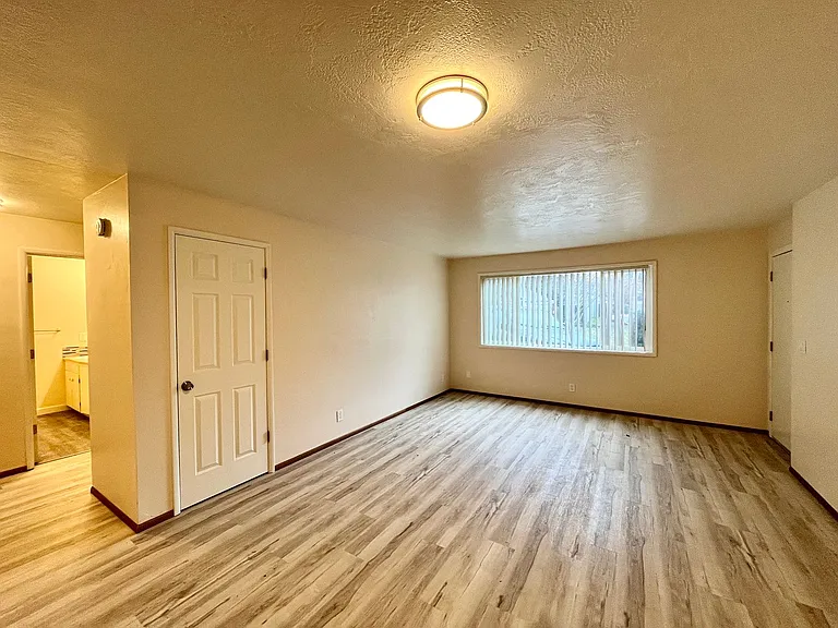 Cedar Apartments — Photo 4