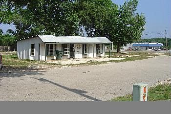 2nd image of 614 NE Stallings Dr