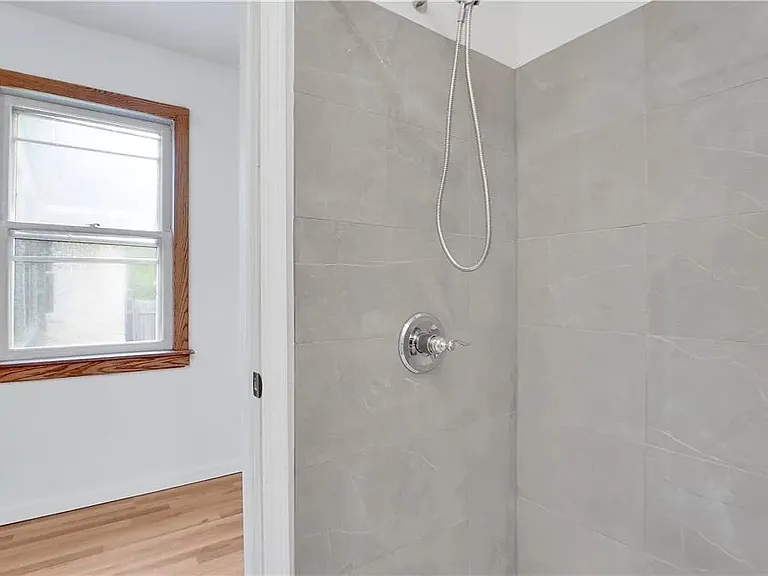 46 Caroline St — Photo 8