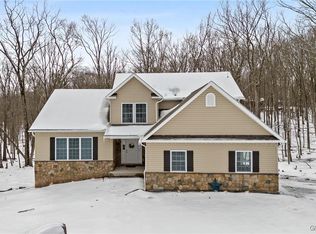 146 Cottonwood Dr, Hawley, PA 18428