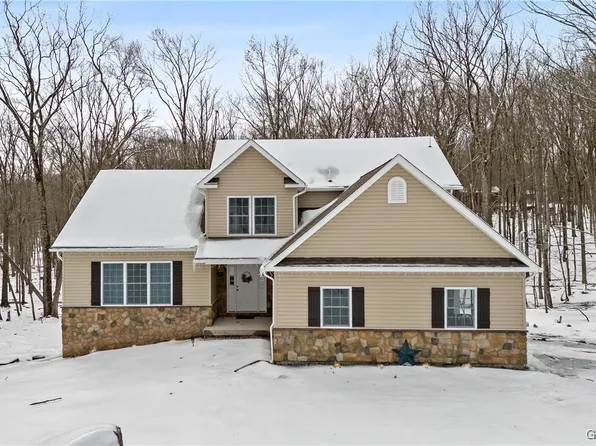 146 Cottonwood Dr, Hawley, PA 18428