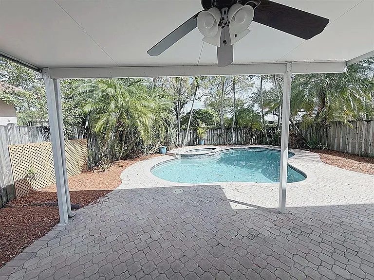 114 Danielle Ct — Photo 29