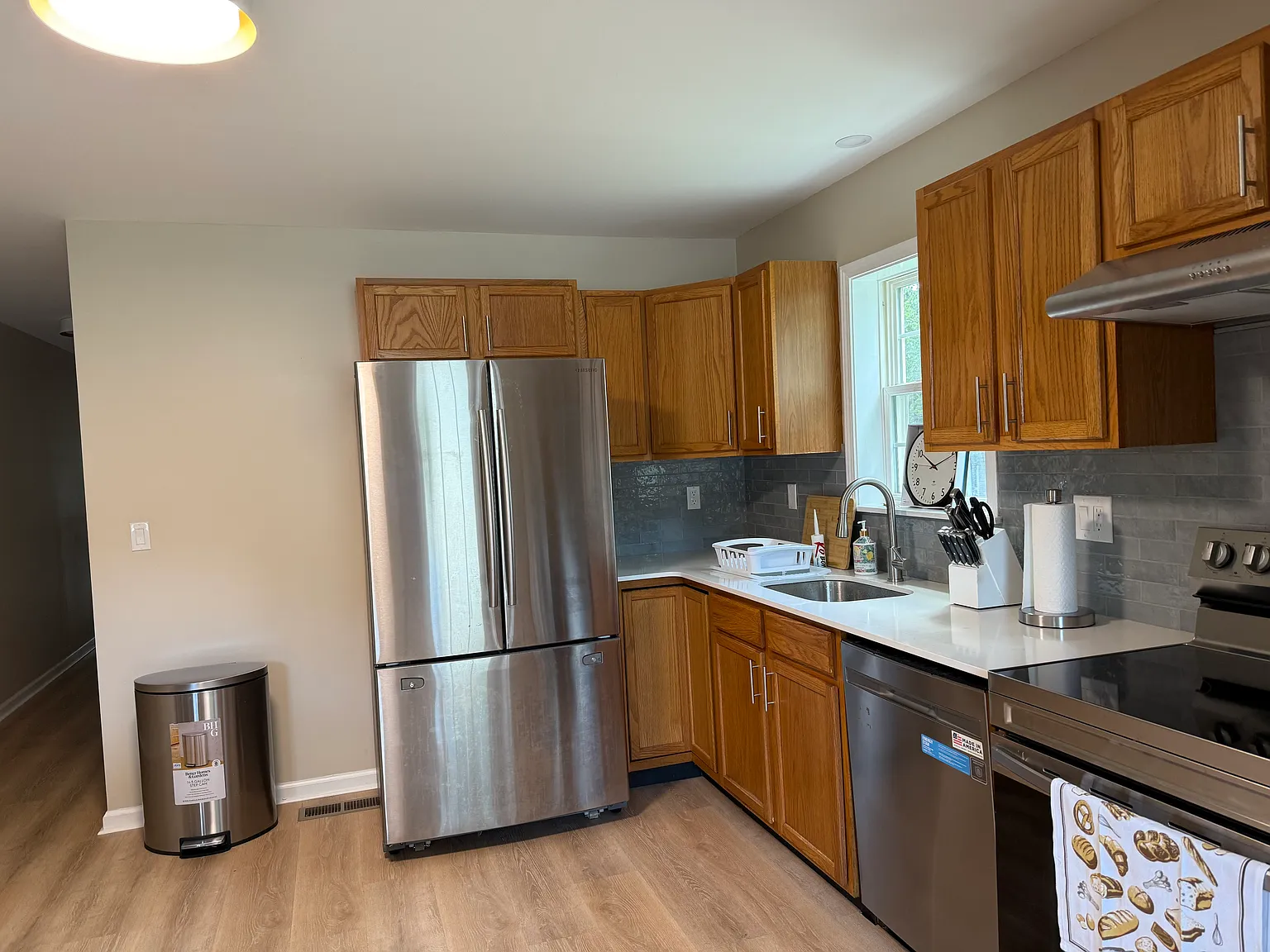 4 bed, 3360 sqft, $850 — Photo 2