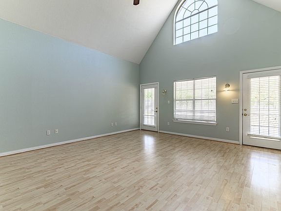 3rd image of 9009 Ravenswood Rd