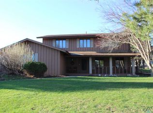 2005 E Edgewood Rd, Sioux Falls, SD 57103