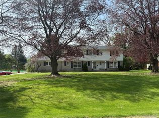 26023 Meadow Dr, Franklin, MI 48025
