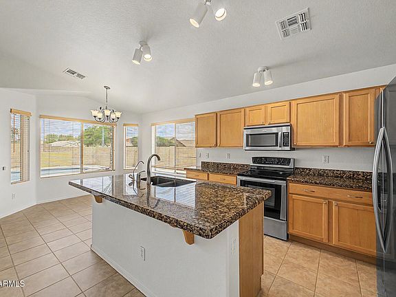 5th image of 3040 E Colonial Place