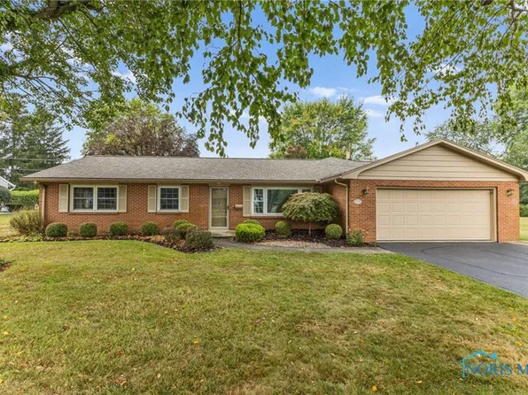 411 Monticello Dr, Fostoria, OH 44830