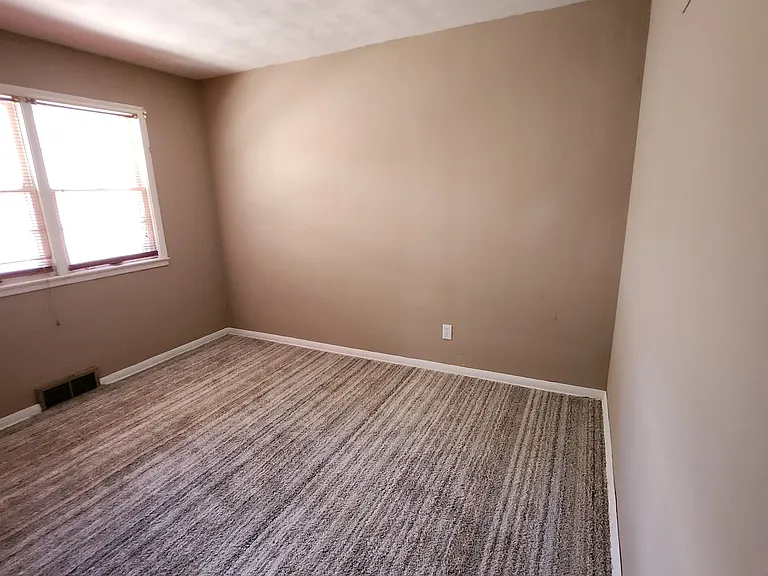 2116 W Kettelle St — Photo 18