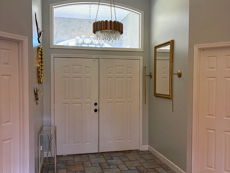 8090 Ridgemont Dr — Photo 2