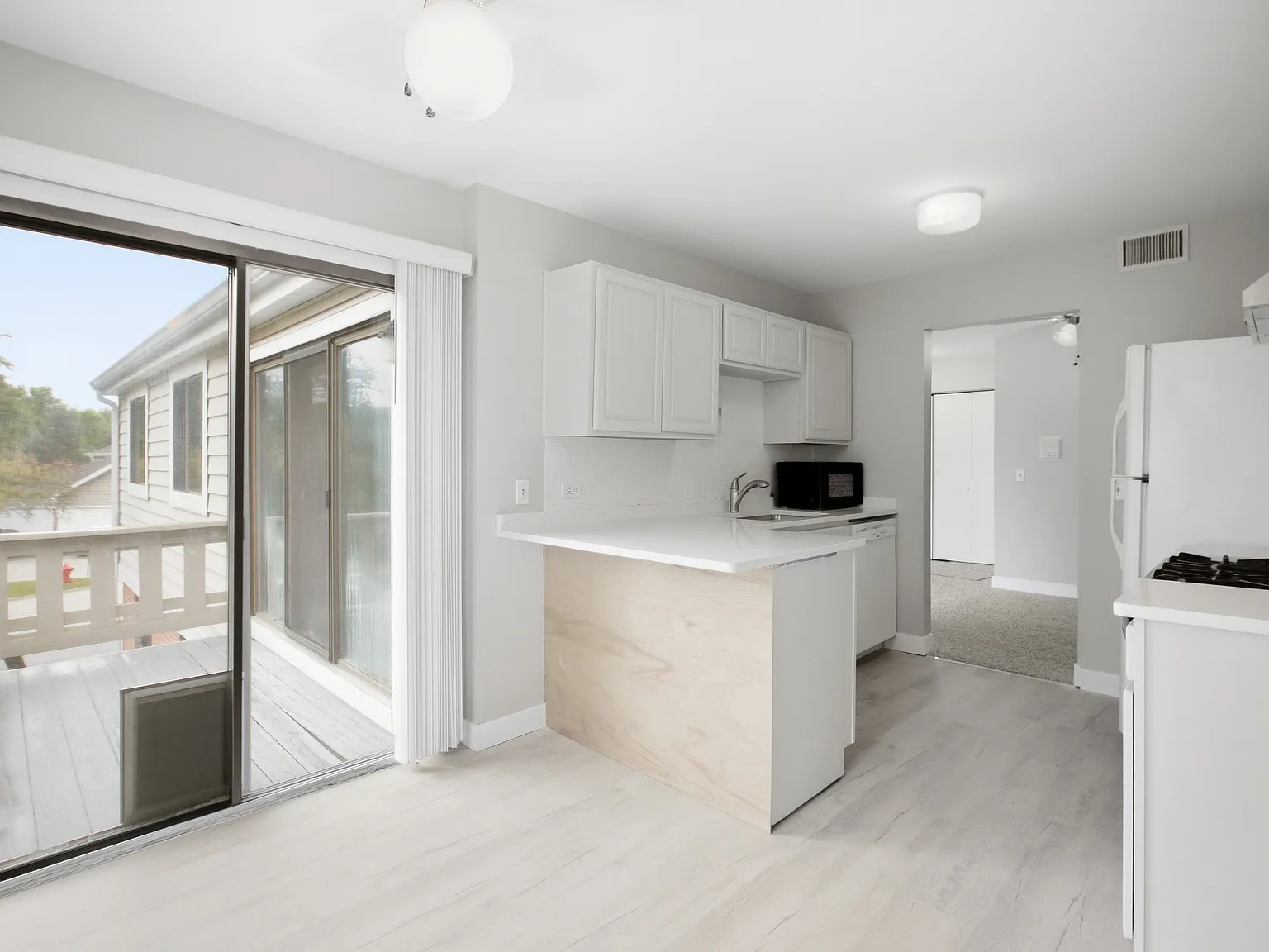 2 bed, 2.0 bath, 1200 sqft, $2,200 — Photo 4